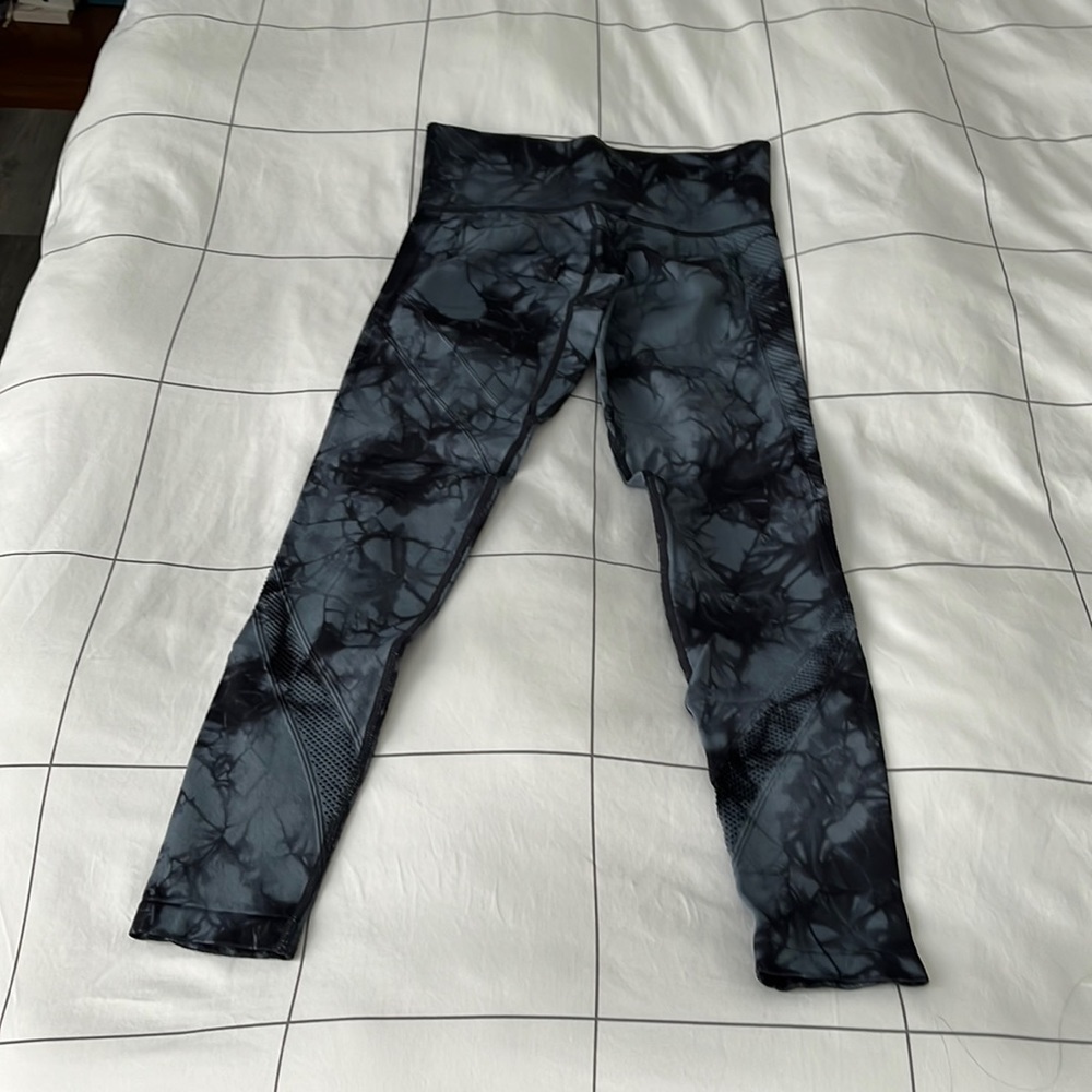 Navy blue leggings. Great for any type of sport. Super stretchy.